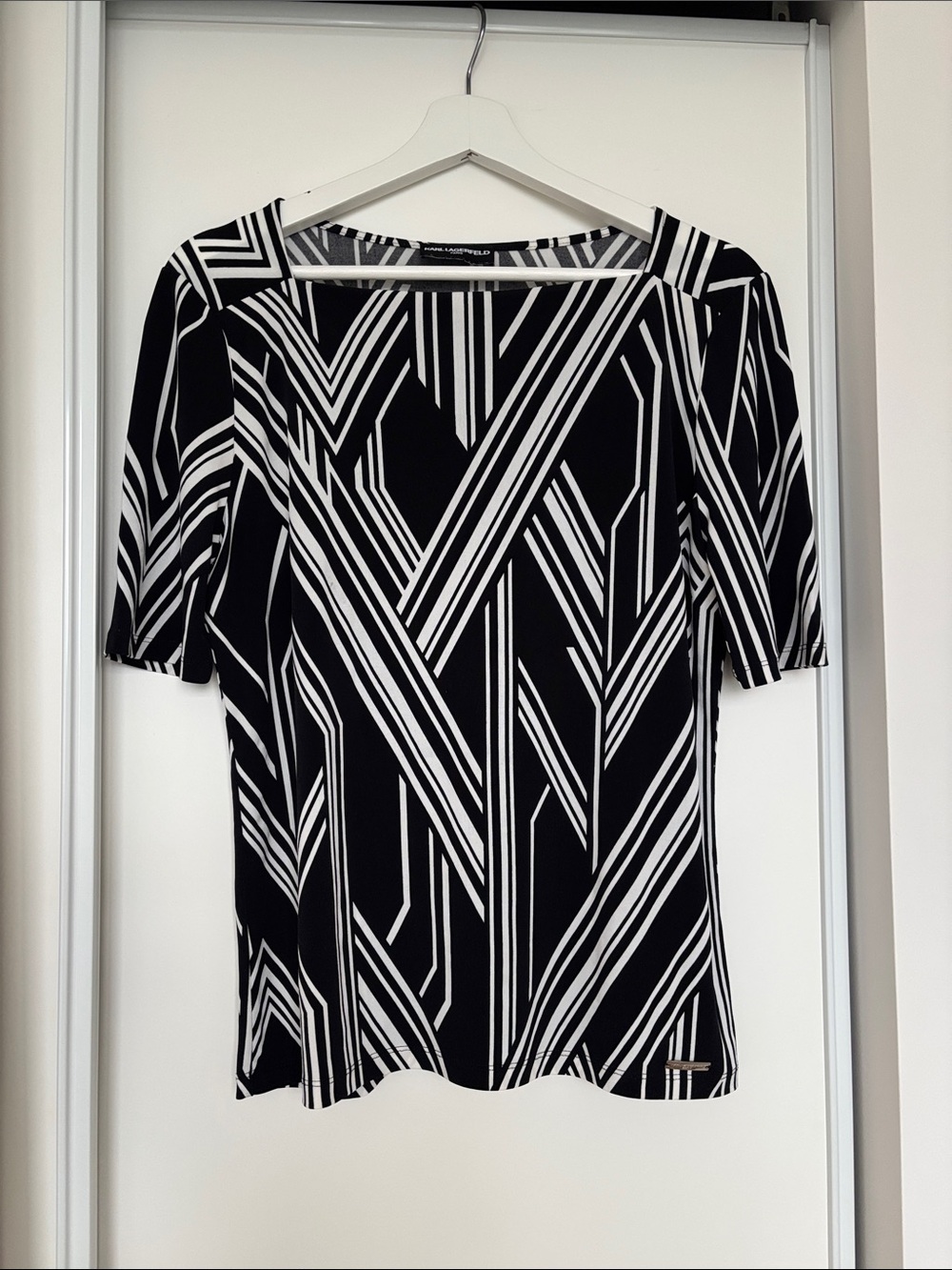 Karl Lagerfeld Black & White Geometric Short Sleeve Top